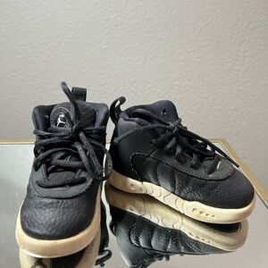 Toddlers boys, Jordan sneakers size 6C